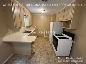 1302 Carlisle Ct in The Village, OK - Building Photo - Building Photo