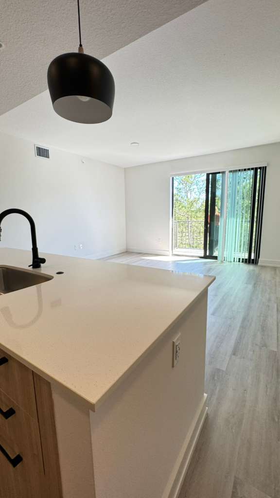 12943 SW 150th Ter, Unit B1 in Miami, FL - Building Photo - Building Photo