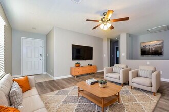 4913 Shady Rim Ct in Las Vegas, NV - Building Photo - Building Photo