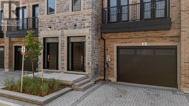 260 Eagle St in Newmarket, ON - Building Photo - Building Photo