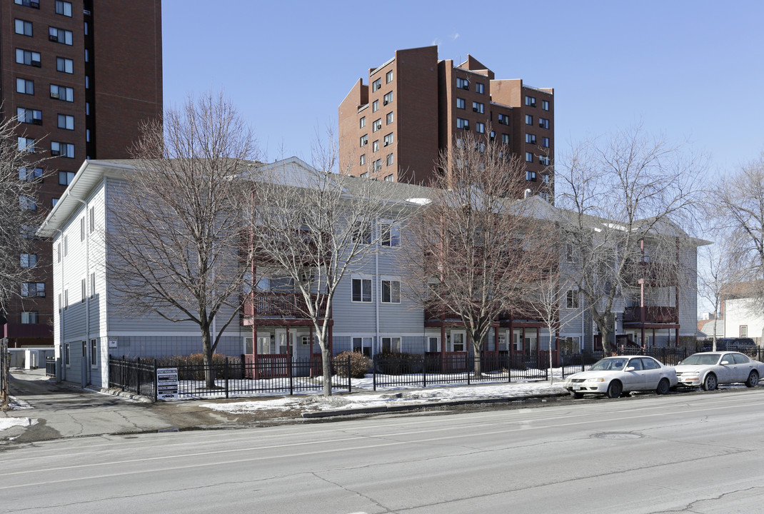 Portland Place in Minneapolis, MN - Foto de edificio