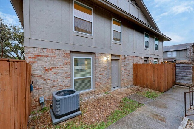 1313 Southport Dr in Austin, TX - Building Photo - Building Photo