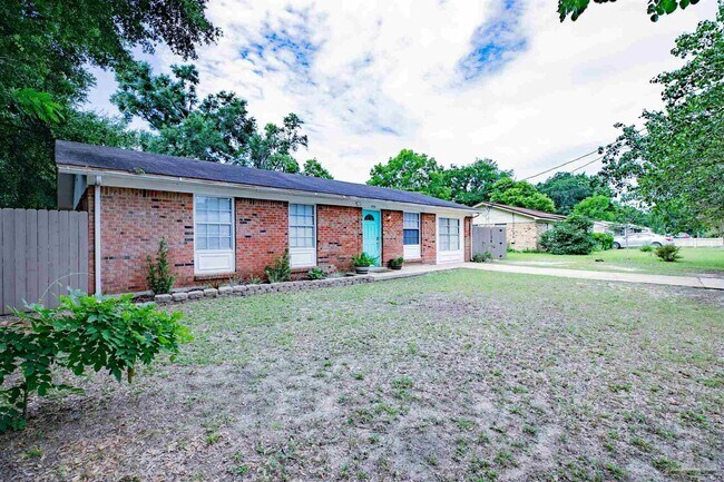 4381 Bixby Cir in Pensacola, FL - Building Photo - Building Photo