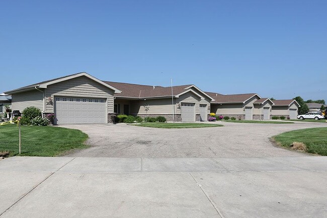 ELM GROVE ESTATES in Beloit, WI - Foto de edificio - Building Photo