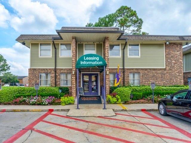 Tiger Plaza in Baton Rouge, LA - Foto de edificio