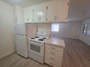2253 Central Ave in Alameda, CA - Building Photo - Building Photo
