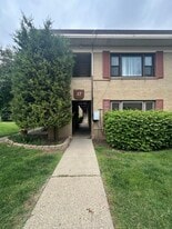 17 N King Arthur Ct in Northlake, IL - Building Photo