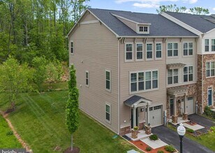 1026 Edenberry Way in Glen Burnie, MD - Foto de edificio - Building Photo