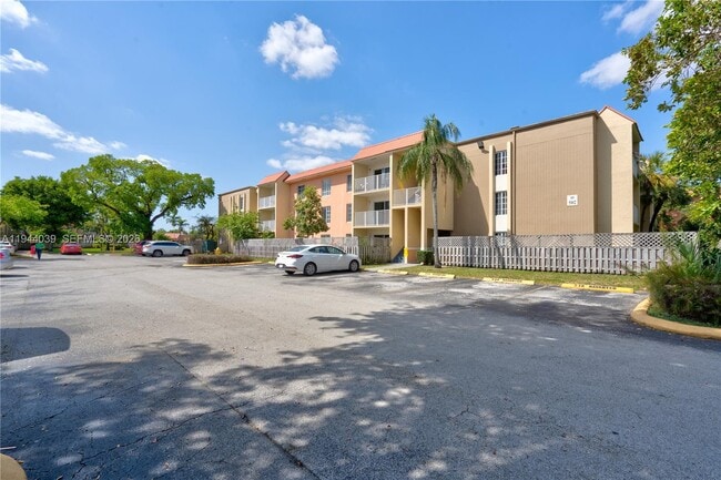 5102 NW 79th Ave in Doral, FL - Building Photo - Building Photo