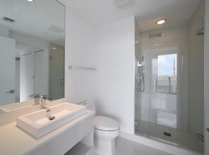 55 SW 9th St, Unit 3708 in Miami, FL - Building Photo - Building Photo