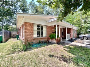 1105 Alegria Rd in Austin, TX - Building Photo - Building Photo