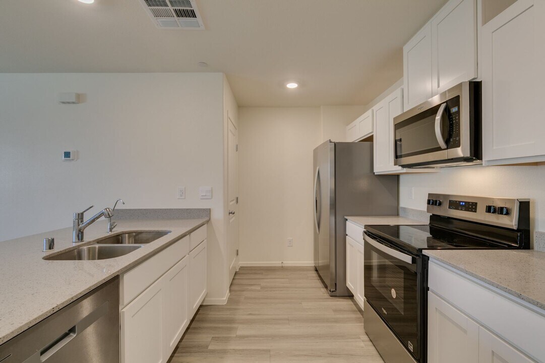 7375 Hayes Hbr Ct in North Las Vegas, NV - Building Photo