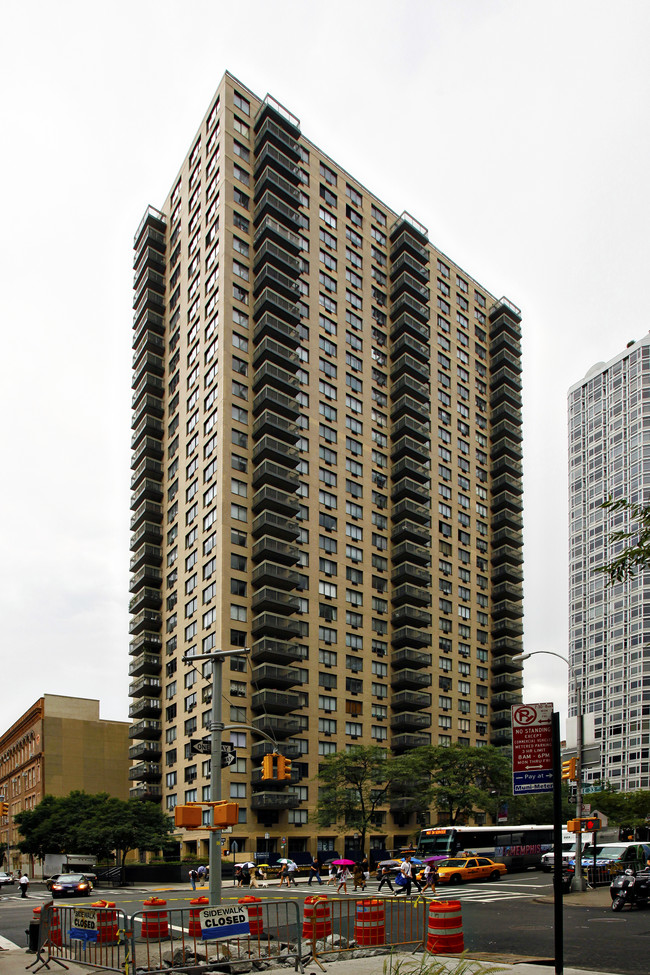 Laurence Towers in New York, NY - Building Photo - Building Photo