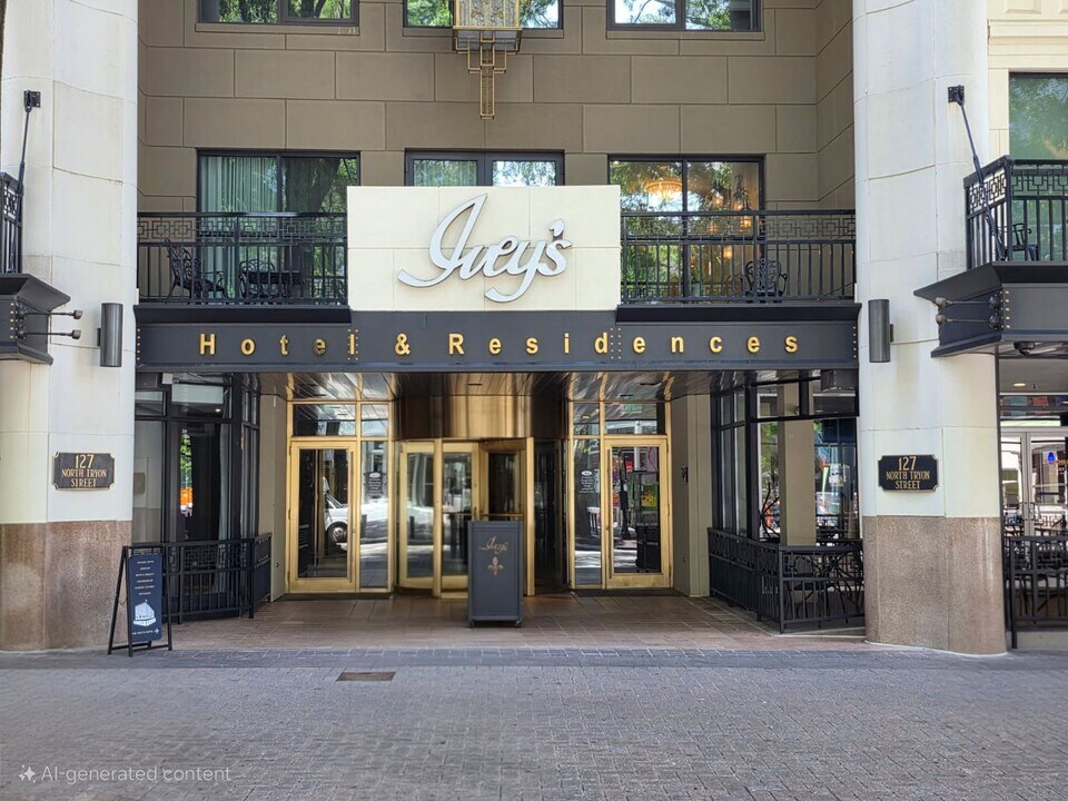 127 N Tryon St in Charlotte, NC - Building Photo