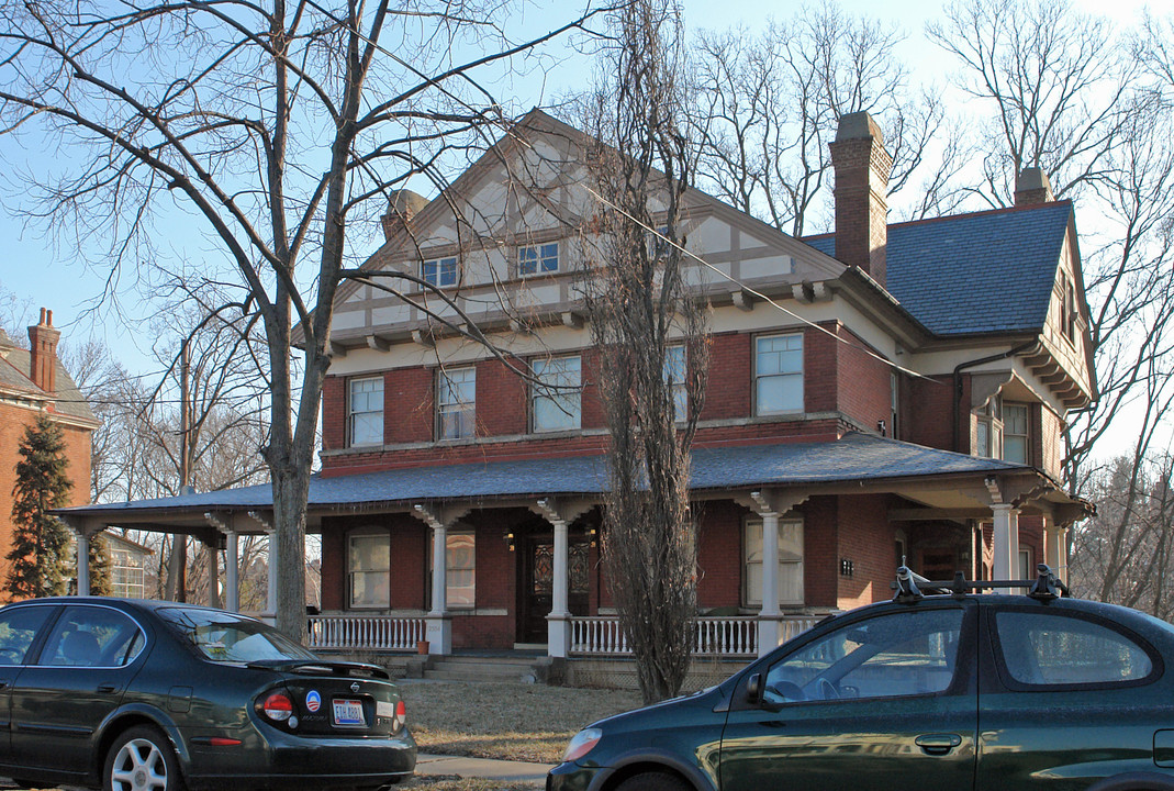 2304 Upland Pl in Cincinnati, OH - Foto de edificio