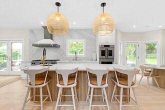 334 Noyack Rd in Southampton, NY - Building Photo - Building Photo