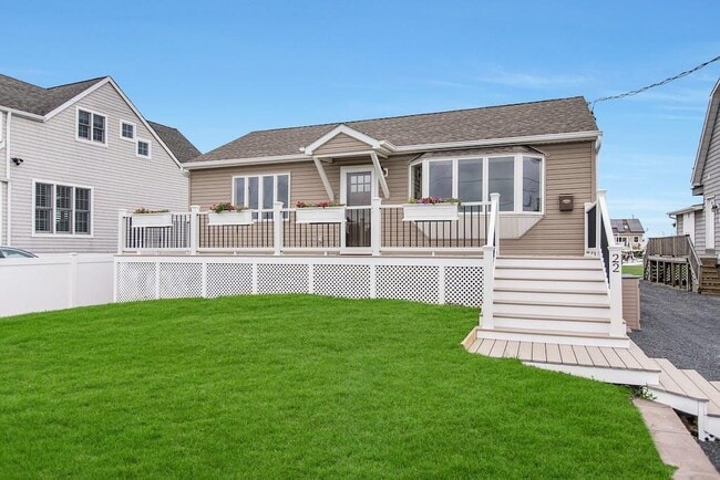 22 Namkee Ln in Blue Point, NY - Building Photo - Building Photo
