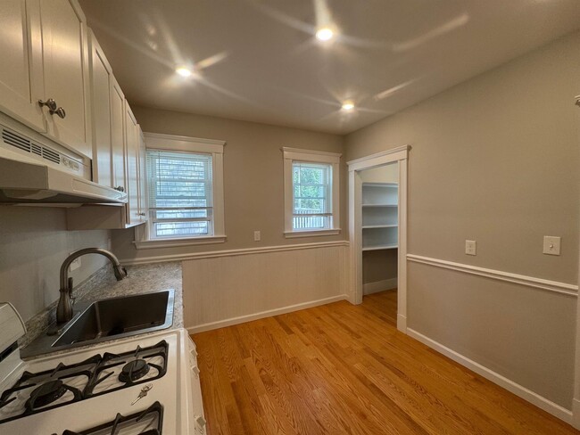 9 Belmont Sq, Unit 2 in Somerville, MA - Building Photo - Building Photo