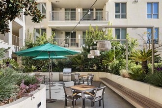 Hollywood Arts Collective in Los Angeles, CA - Foto de edificio - Building Photo