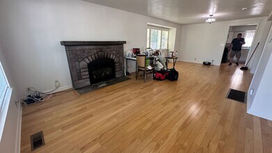 2006 SE Insley St in Portland, OR - Building Photo - Building Photo