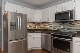 3710 N Clark St, Unit 3712 2ndfloor in Chicago, IL - Building Photo - Building Photo