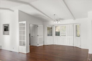 121 Knoll Pl in St Helena, CA - Building Photo
