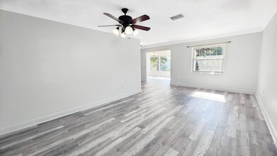1927 Ripon Dr in Clearwater, FL - Foto de edificio - Building Photo