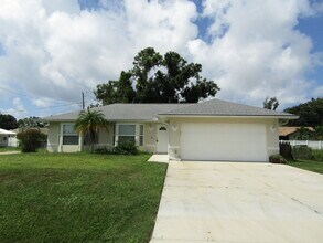 2624 Valencia Rd in Venice, FL - Building Photo - Building Photo