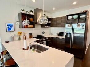 1944 W Thomas St, Unit 2 in Chicago, IL - Foto de edificio - Building Photo