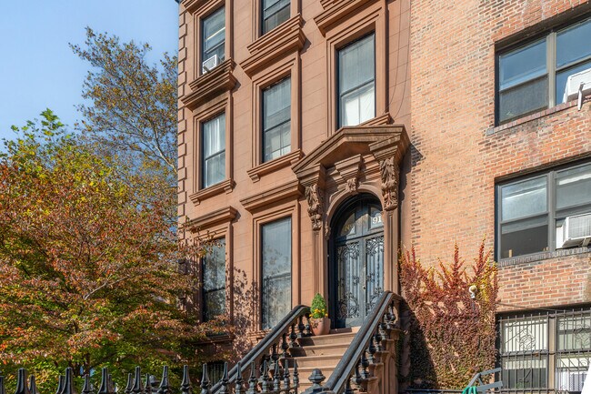 91 Lafayette Ave in Brooklyn, NY - Foto de edificio - Building Photo