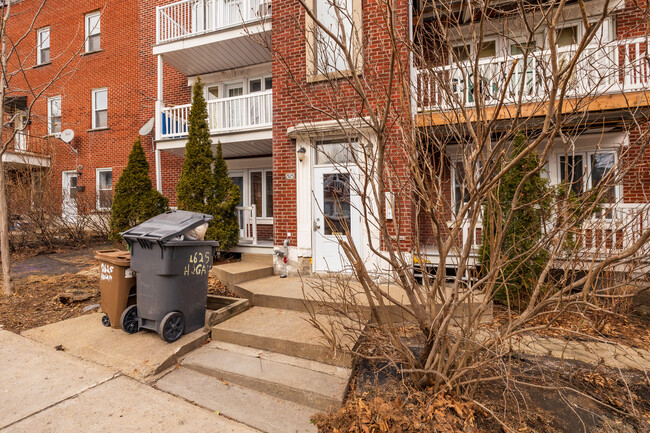 2625 Hogan St in Montréal, QC - Building Photo - Building Photo