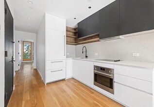 42 Rochester Ave in Brooklyn, NY - Building Photo - Building Photo