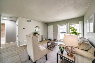 5727 Valley Point in San Antonio, TX - Building Photo - Building Photo