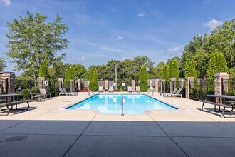 Autumn Ridge Apartment Community in Clarksville, TN - Building Photo - Building Photo