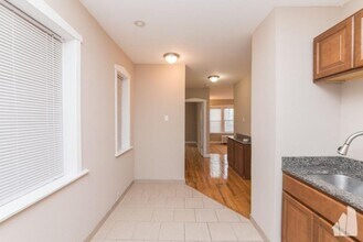 6647 N Greenview Ave in Chicago, IL - Building Photo - Building Photo