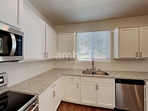 12420 83rd Ave E in South Hill, WA - Foto de edificio - Building Photo