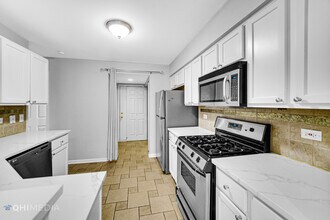 2492 Stoughton Cir in Aurora, IL - Building Photo - Building Photo