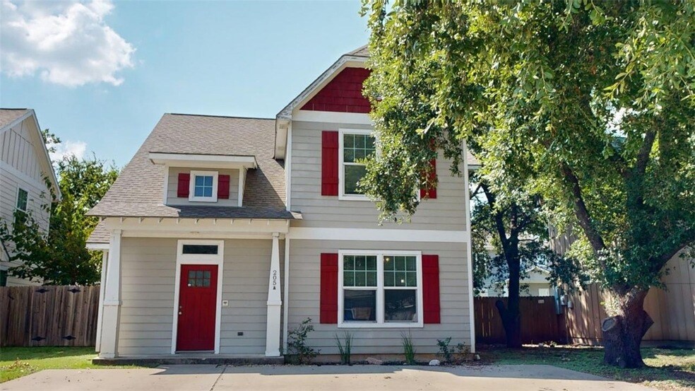 205 Sterling St in College Station, TX - Building Photo