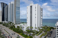 Sands Point in Sunny Isles Beach, FL - Foto de edificio - Building Photo