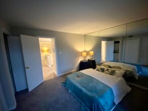 26D Queen Anne Way in Chester, MD - Foto de edificio - Building Photo