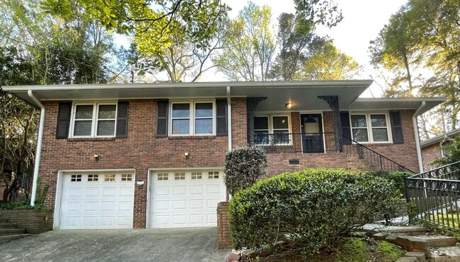 property at 1118 Arlington Pkwy NE