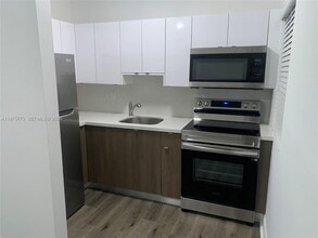 1218 Salzedo St in Coral Gables, FL - Building Photo - Building Photo