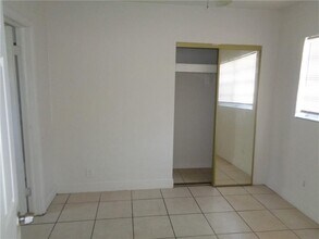 711 SW 9th St in Dania Beach, FL - Building Photo - Building Photo