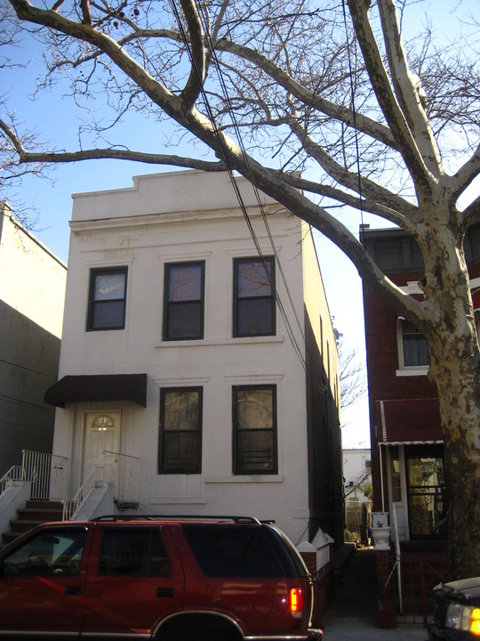 3321 99th St in Flushing, NY - Building Photo