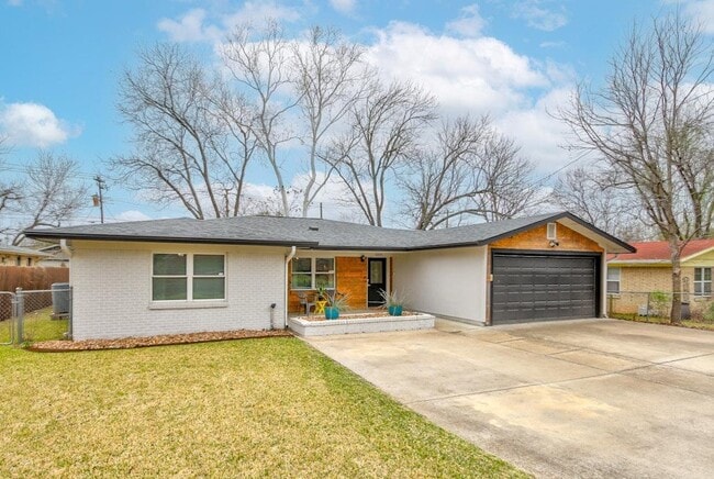 6004 Libyan Dr in Austin, TX - Foto de edificio - Building Photo