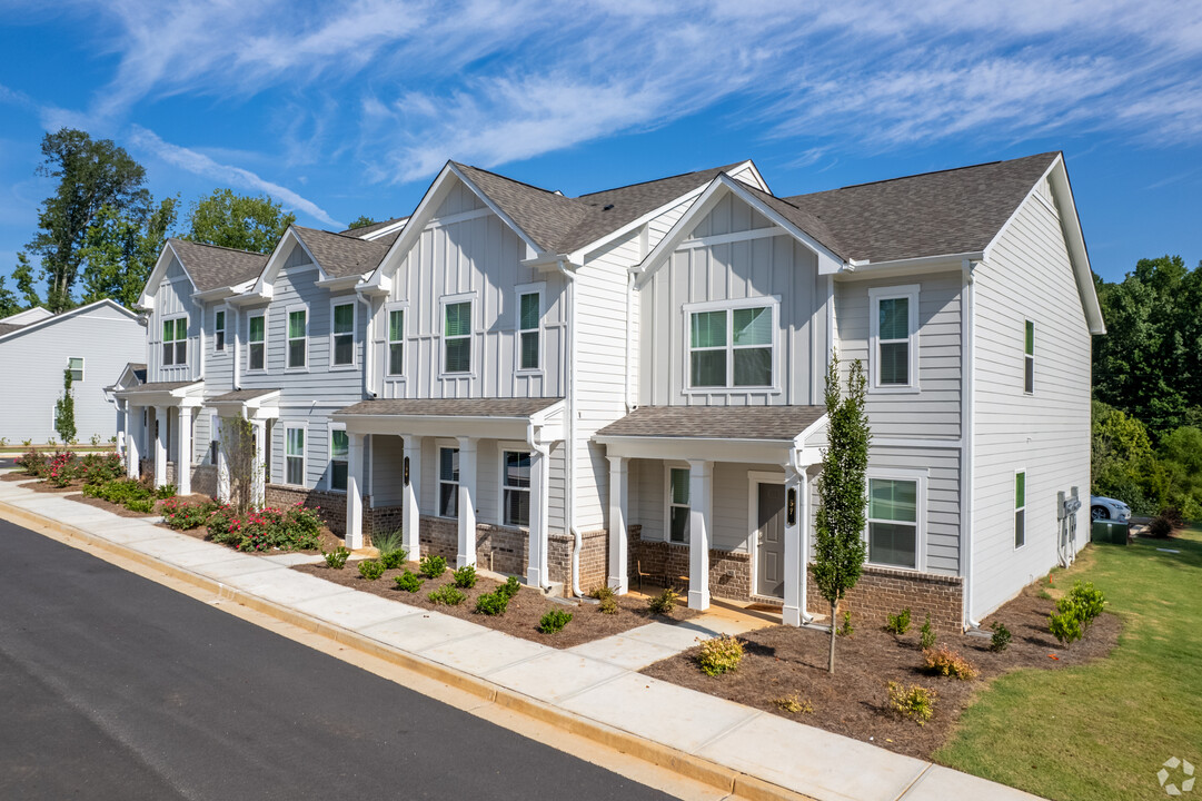 Covey Homes Newnan Village in Newnan, GA - Building Photo