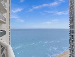 15901 Collins Ave, Unit 2807 in Sunny Isles Beach, FL - Building Photo - Building Photo