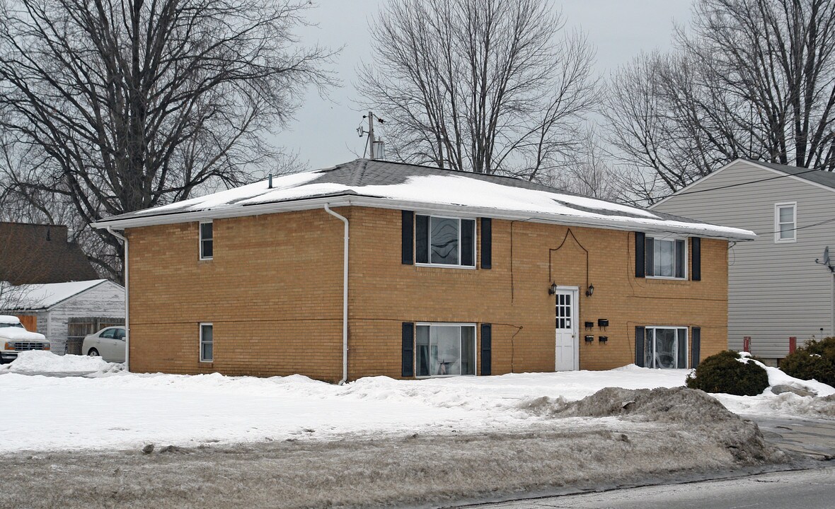 1816 Leavitt Rd in Lorain, OH - Building Photo