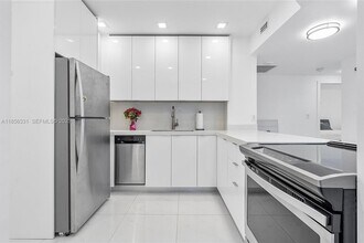 1980 S Ocean Dr in Hallandale Beach, FL - Foto de edificio - Building Photo