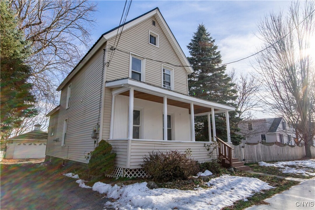 664 Grant St in Watertown, NY - Building Photo